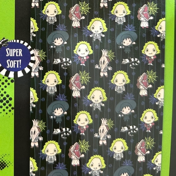 Beetlejuice Lydia Halloween Blanket Throw - Picture 2 of 6